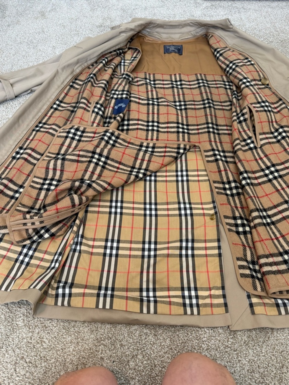 Authenic Vintage Burberry Tan Double-Breasted Trench Coat - Picture 10 of 16